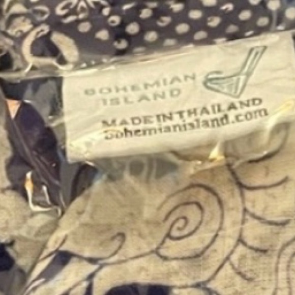 Bohemian Island Vanida Elephant Blue Curved Hem T-Shirt Women’s Medium - Picture 4 of 6